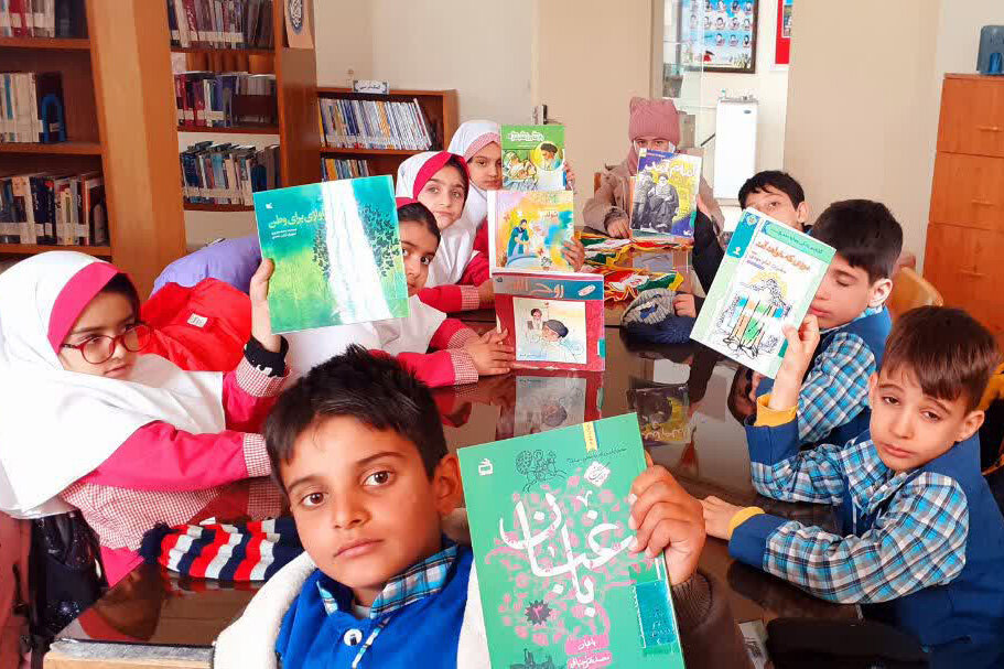 گرامیداشت دهه مبارک فجر در کتابخانه‌های عمومی استان مرکزی