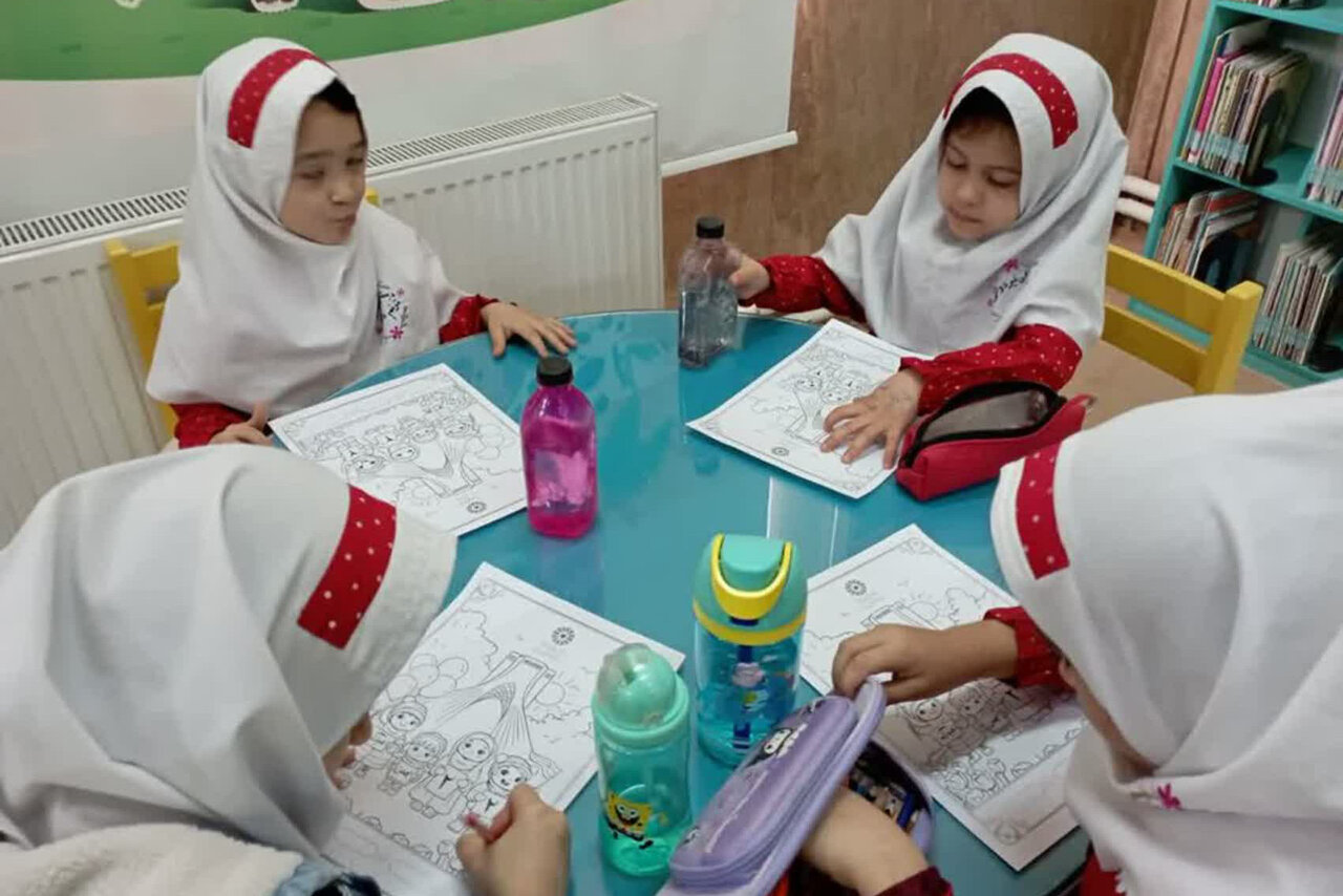 گرامیداشت دهه مبارک فجر در کتابخانه‌های عمومی استان مرکزی