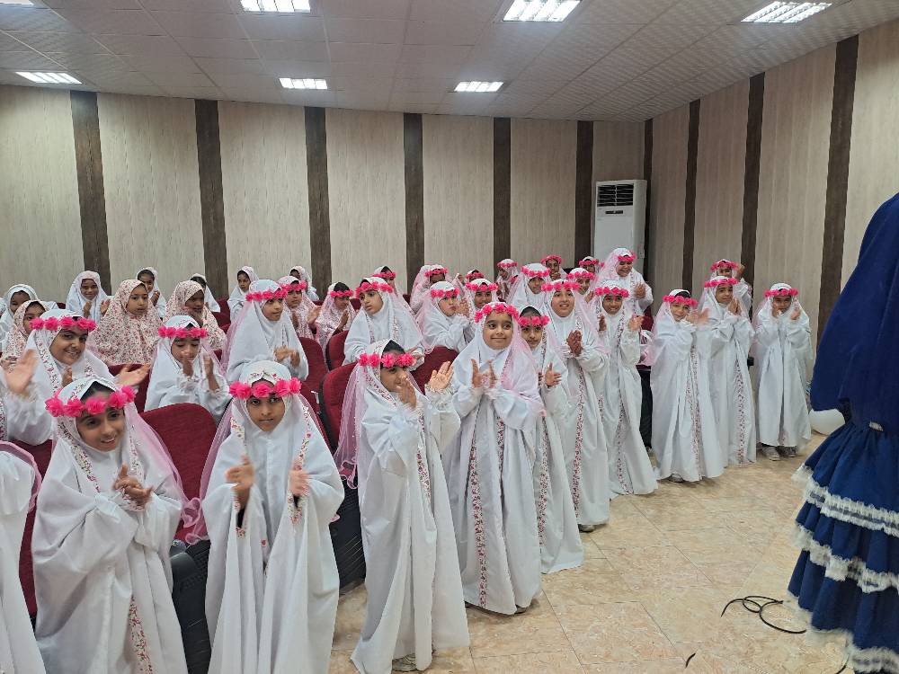 جشن بندگی در مسیر دانایی؛ حضور فرشتههای ۹ ساله در کتابخانه سردار شهید قاسم سلیمانی قلاتبالا