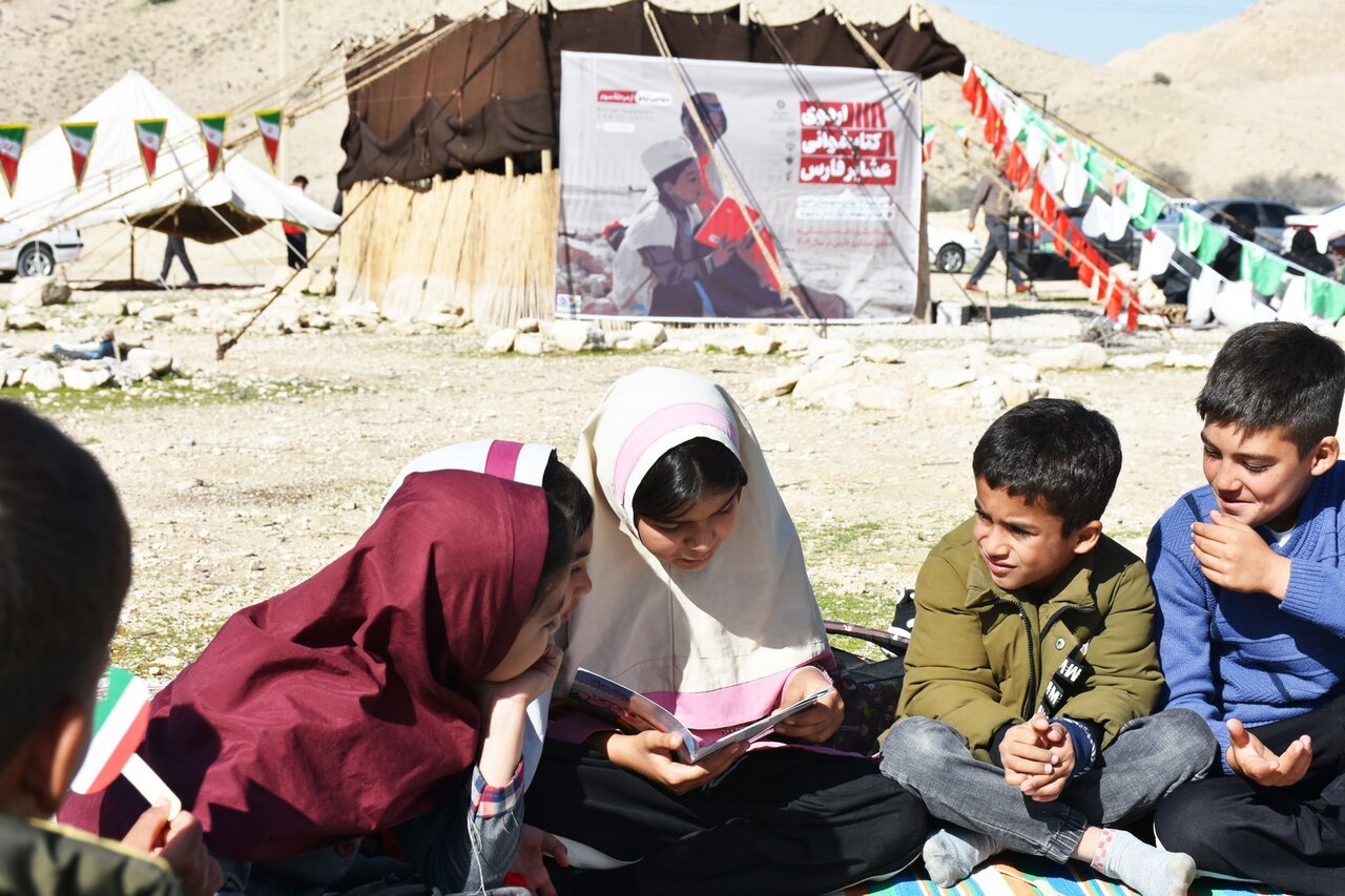 همزمان با دهه فجر، کتاب و قصه میهمان چادرهای عشایر خنج شد