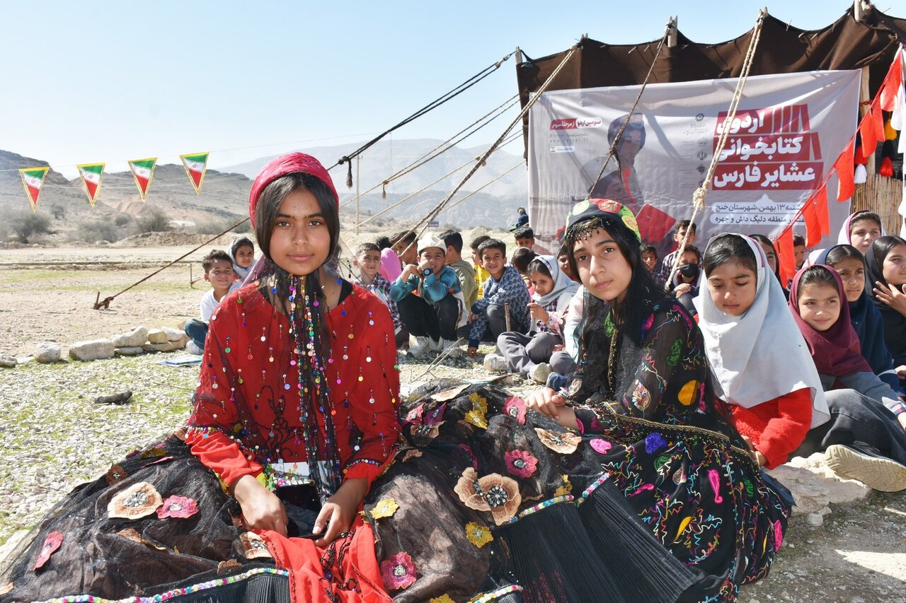 همزمان با دهه فجر، کتاب و قصه میهمان چادرهای عشایر خنج شد