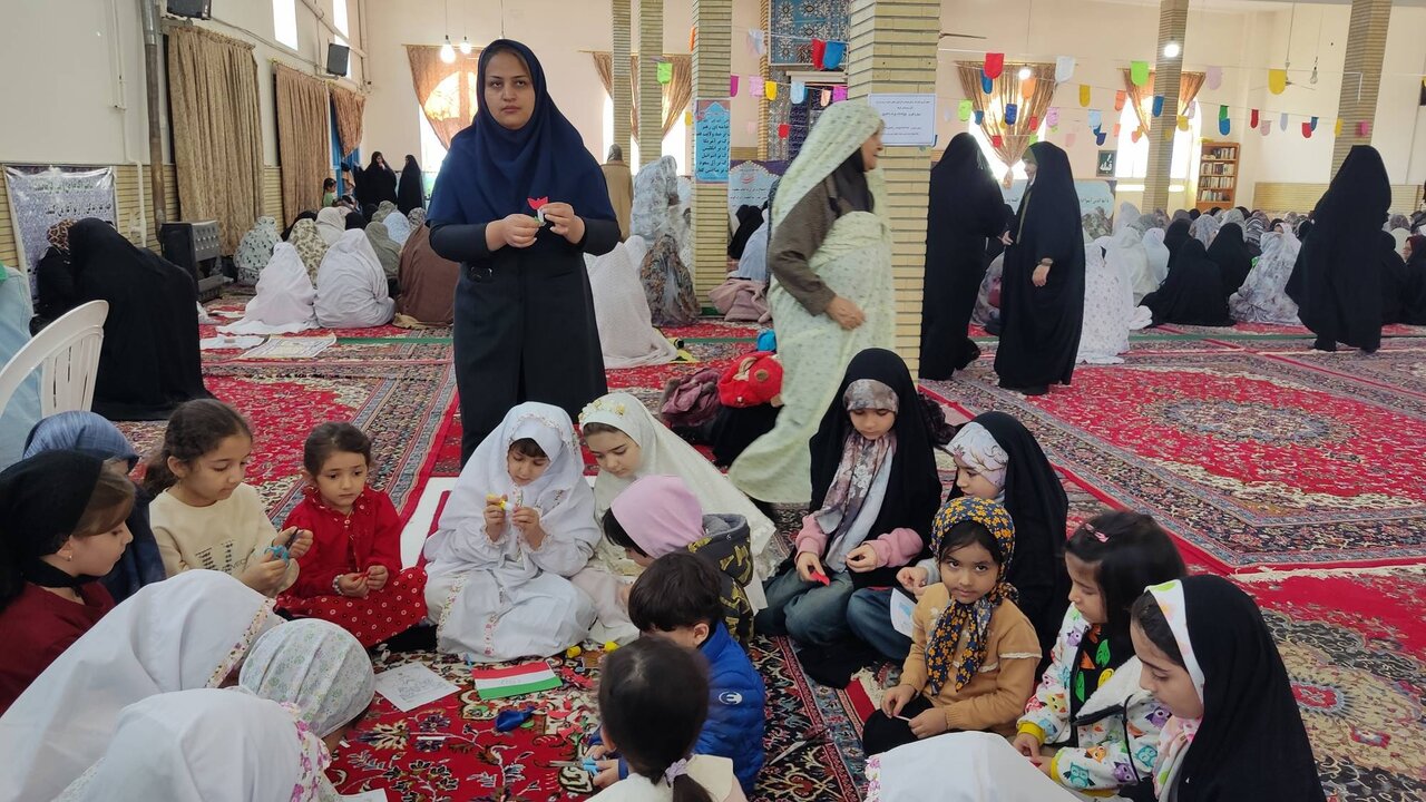 کودکان و نوجوانان خدابنده، میهمان غرفه فرهنگی کتابخانههای عمومی شدند