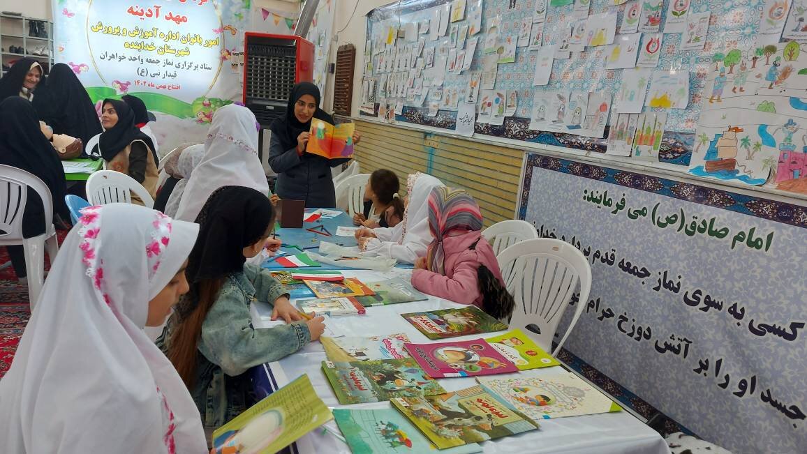 کودکان و نوجوانان خدابنده، میهمان غرفه فرهنگی کتابخانههای عمومی شدند