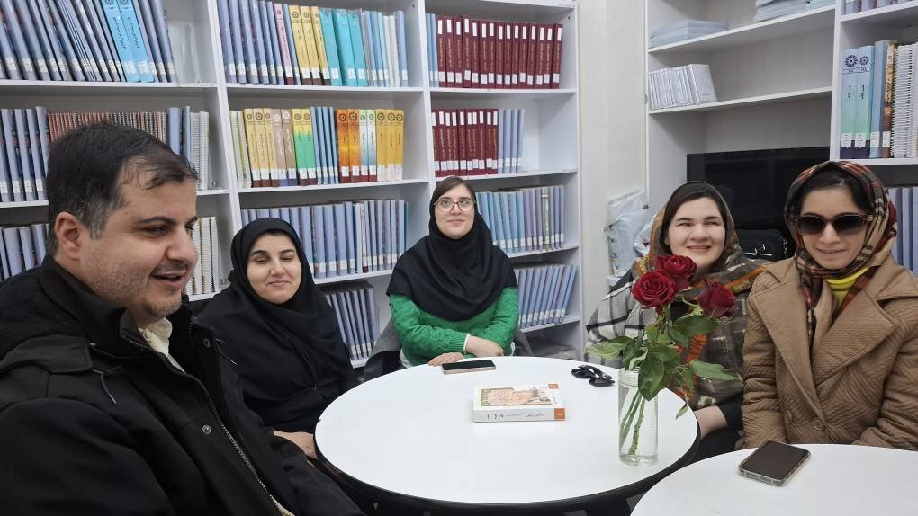 نشست جمع‌خوانی کتاب «شاه بی‌شین» در کتابخانه مرکزی پارک شهر