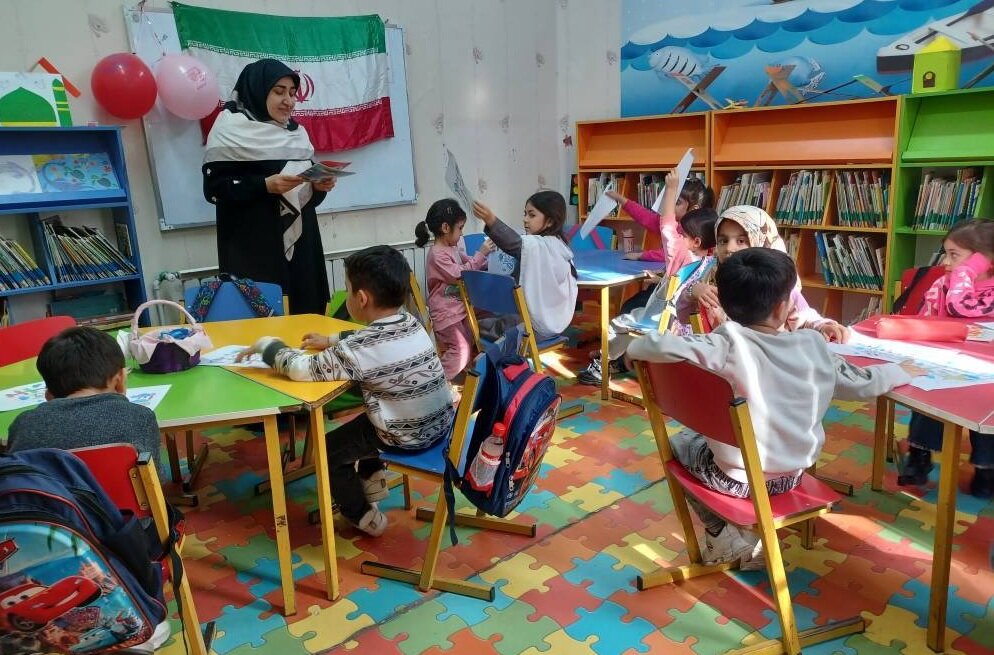 روایت فجر انقلاب اسلامی در کتابخانههای عمومی استان تهران