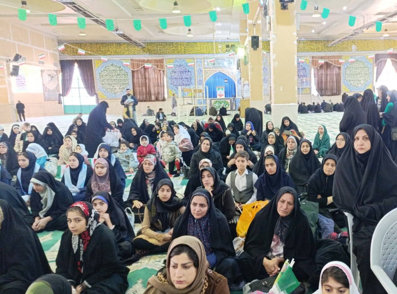 برگزاری جشن انقلاب در مصلی الغدیر خرم‌آباد؛ با عطر کتاب و دانایی