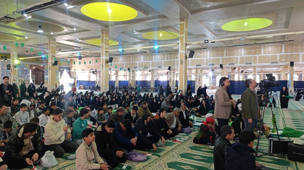 برگزاری جشن انقلاب در مصلی الغدیر خرمآباد؛ با عطر کتاب و دانایی