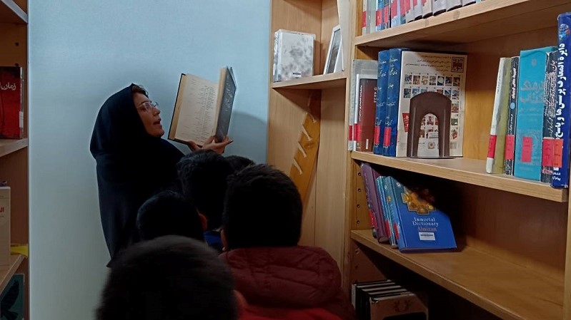«قطار دانایی» در کتابخانه عمومی فرهنگ آبادان؛ سفری شاد به دنیای کتاب را برای کودکان رقم زد