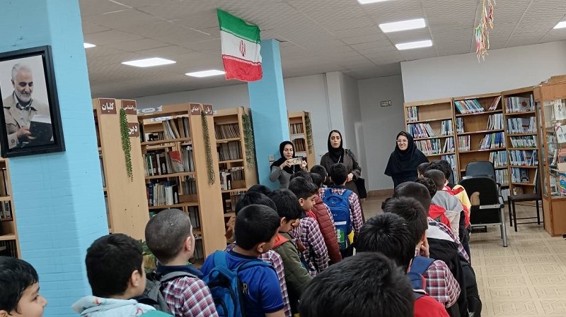 «قطار دانایی» در کتابخانه عمومی فرهنگ آبادان؛ سفری شاد به دنیای کتاب را برای کودکان رقم زد
