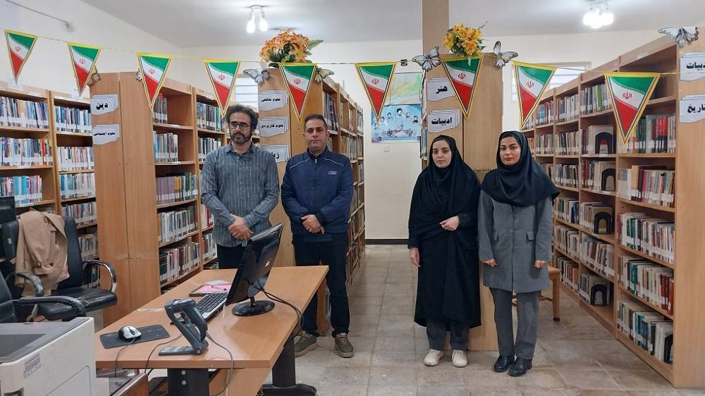 بازدید رئیس کمیته امداد امام خمینی(ره) شهر بیدروبه از کتابخانه عمومی شهدای بیدروبه