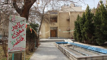 گزارش تصویری آذین بندی کتابخانه‌های عمومی استان اصفهان به مناسبت دهه فجر