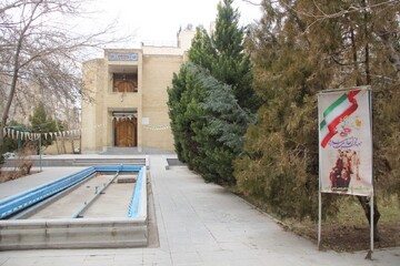 گزارش تصویری آذین بندی کتابخانه‌های عمومی استان اصفهان به مناسبت دهه فجر