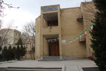 گزارش تصویری آذین بندی کتابخانه‌های عمومی استان اصفهان به مناسبت دهه فجر