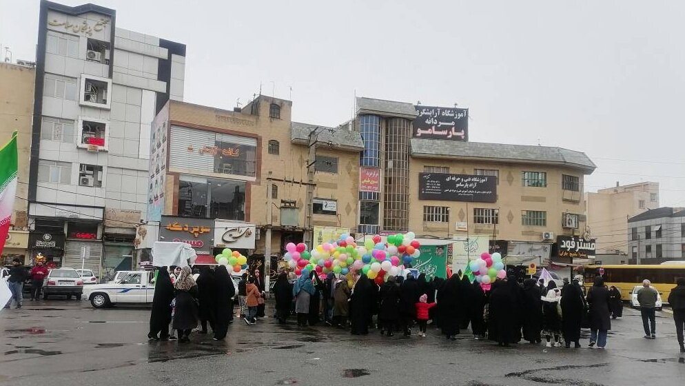 غرفه کتابخانه‌های عمومی شهرستان قدس در میدان آزادی این شهرستان برپا شد