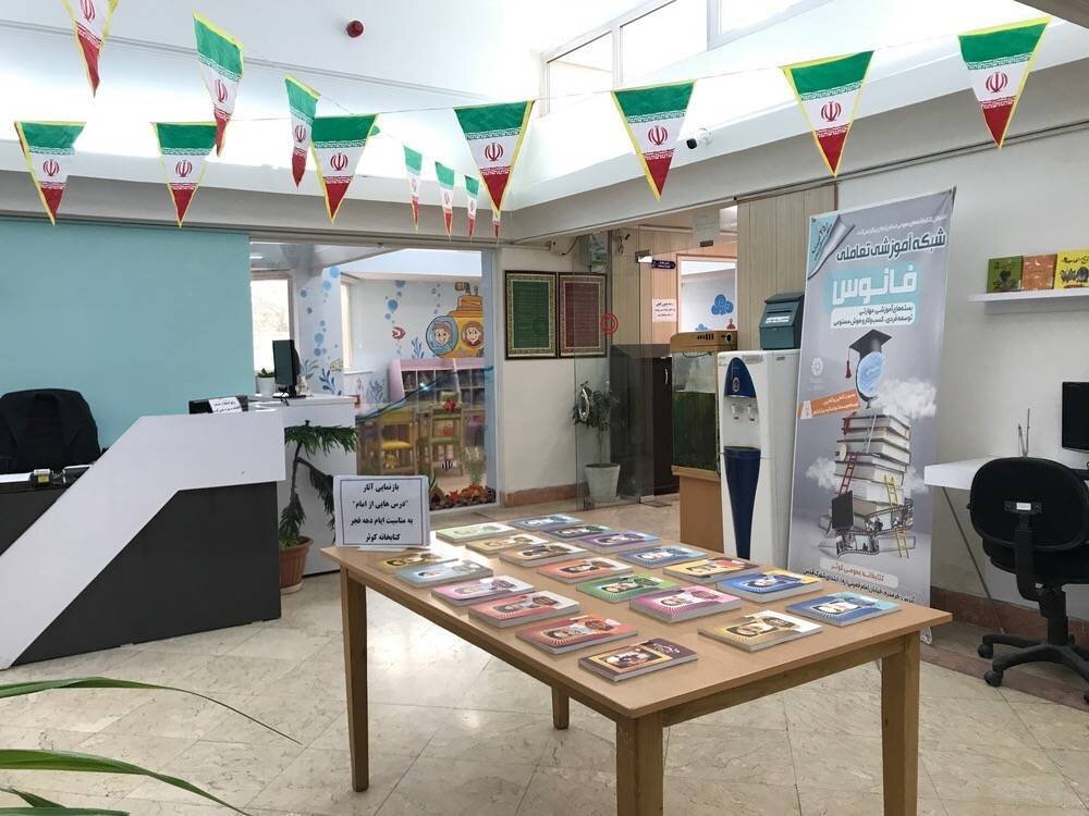 از روایت انقلاب تا ساخت کاردستی پرچم ایران در کتابخانههای خرمدره