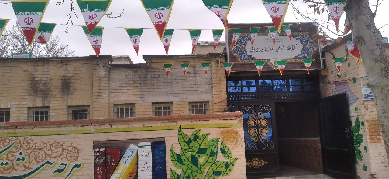 کتابخانههای عمومی استان لرستان به مناسبت دهه فجر آذینبندی شد