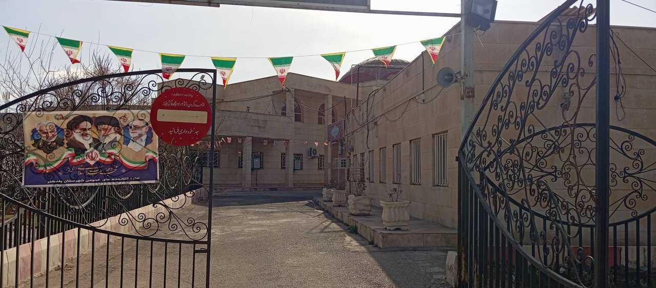 کتابخانه‌های عمومی استان لرستان به مناسبت دهه فجر آذین‌بندی شد