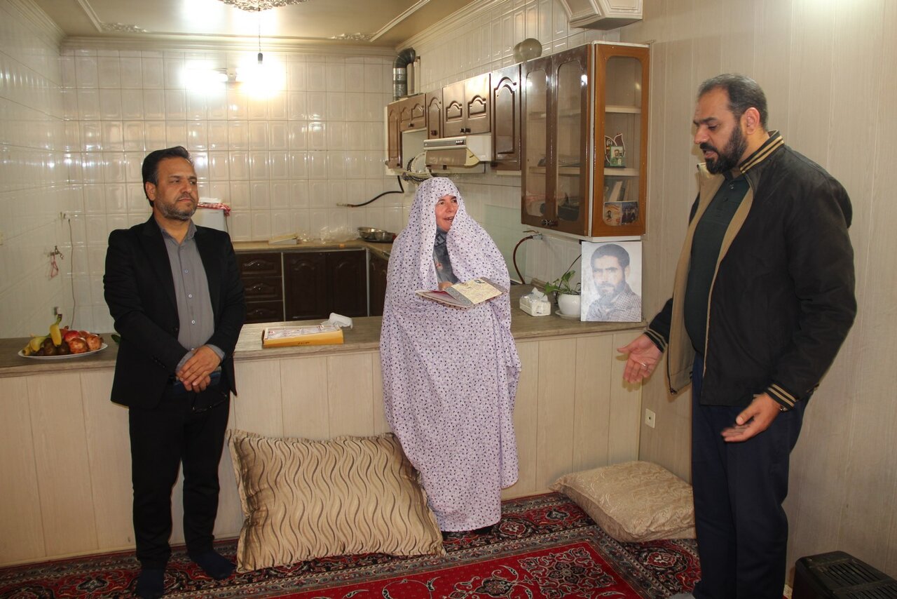 دیدار سرپرست اداره‌کل کتابخانه‌های عمومی استان اصفهان با خانواده شهید بافرانی