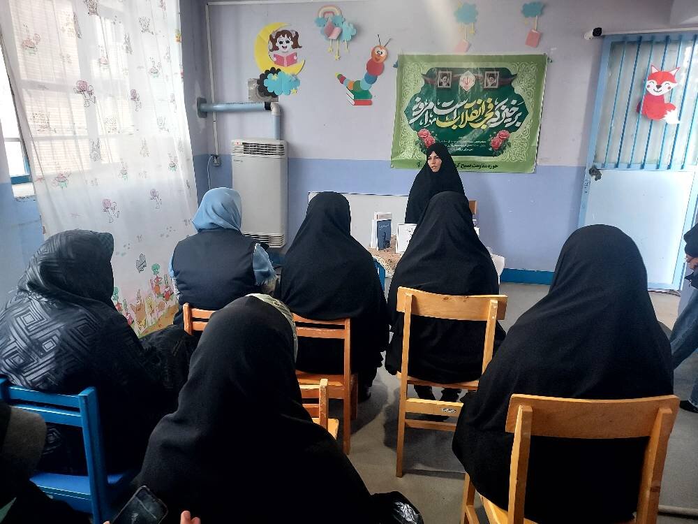 نشست «انقلاب، زن، بصیرت؛ پنجرهای به سوی هویت» در کتابخانه عمومی باقرالعلوم (ع) شوقان برگزار شد
