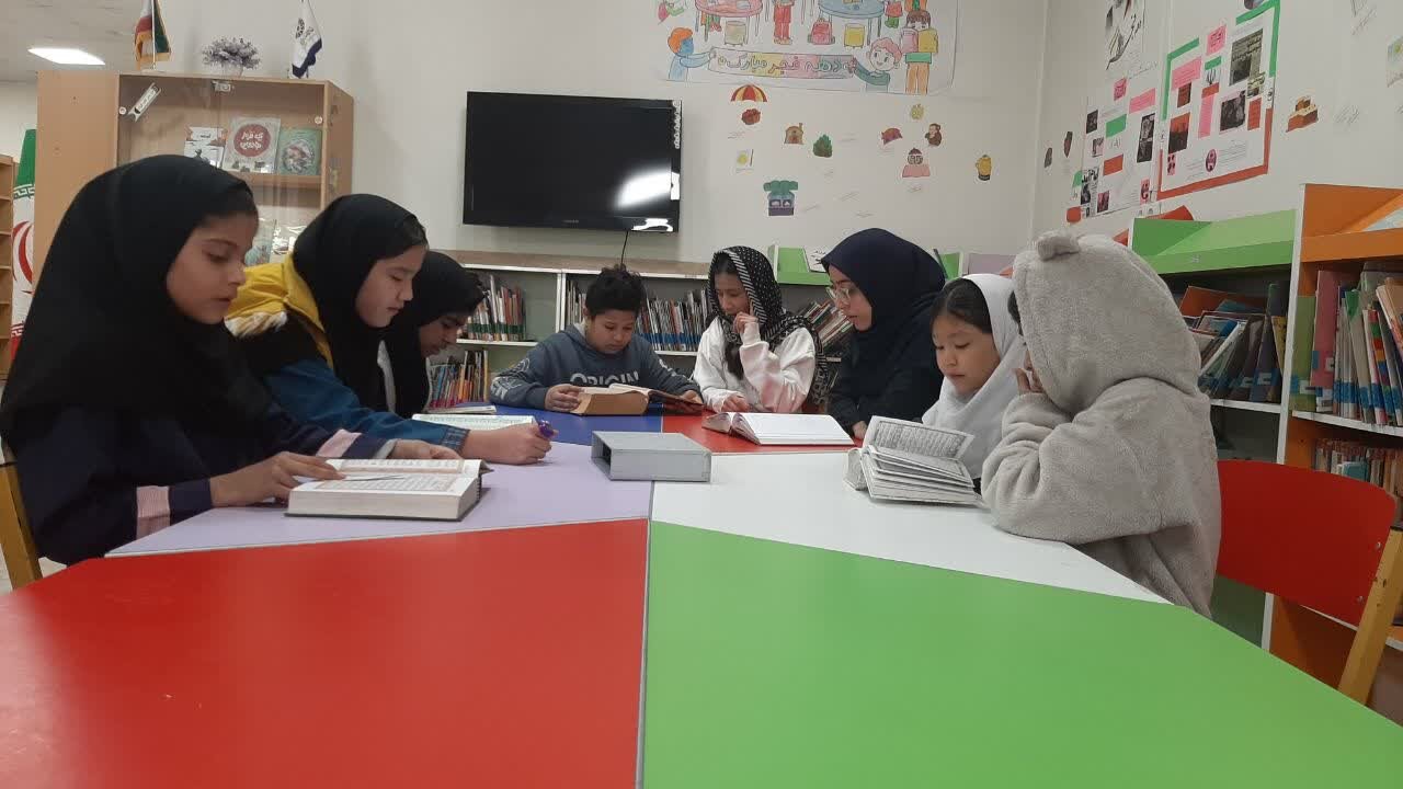 دهه فجر، روایت انقلاب در کتابخانه های عمومی استان تهران