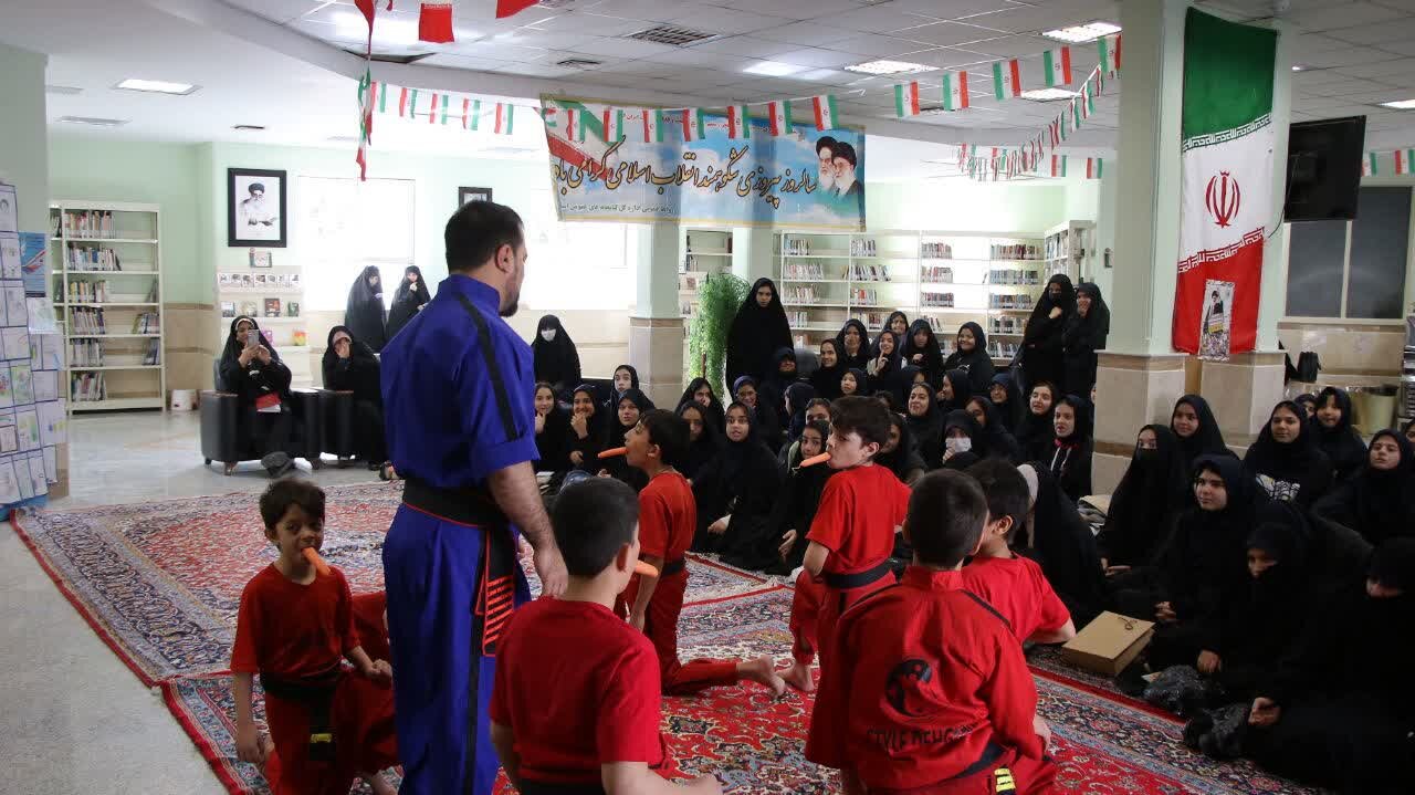 کتاب «ژنرال ماه» در قم رونمایی شد