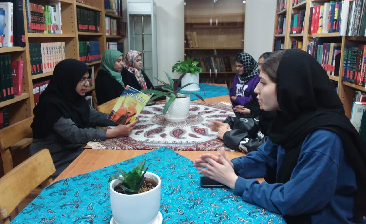 دهه فجر، روایت انقلاب در کتابخانه های عمومی استان تهران