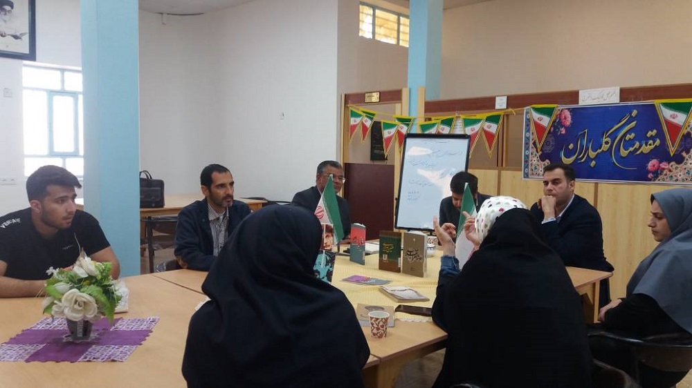 نشست تخصصی بررسی هنر و ادبیات انقلاب اسلامی در آبادان برگزار شد