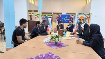 نشست تخصصی بررسی هنر و ادبیات انقلاب اسلامی در آبادان