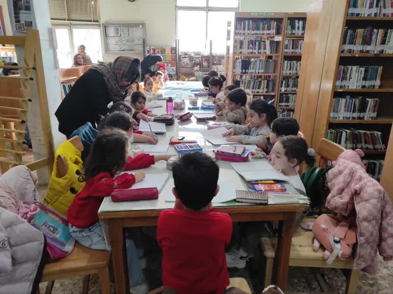 آغاز کلاس خلاقیت و کاردستی کتابخانه عمومی آل‌یاسین فریدونشهر