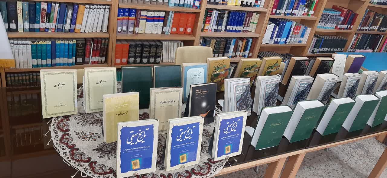 اهداء ۴۹ جلد کتاب به کتابخانه عمومی دانشوران شهرستان داران