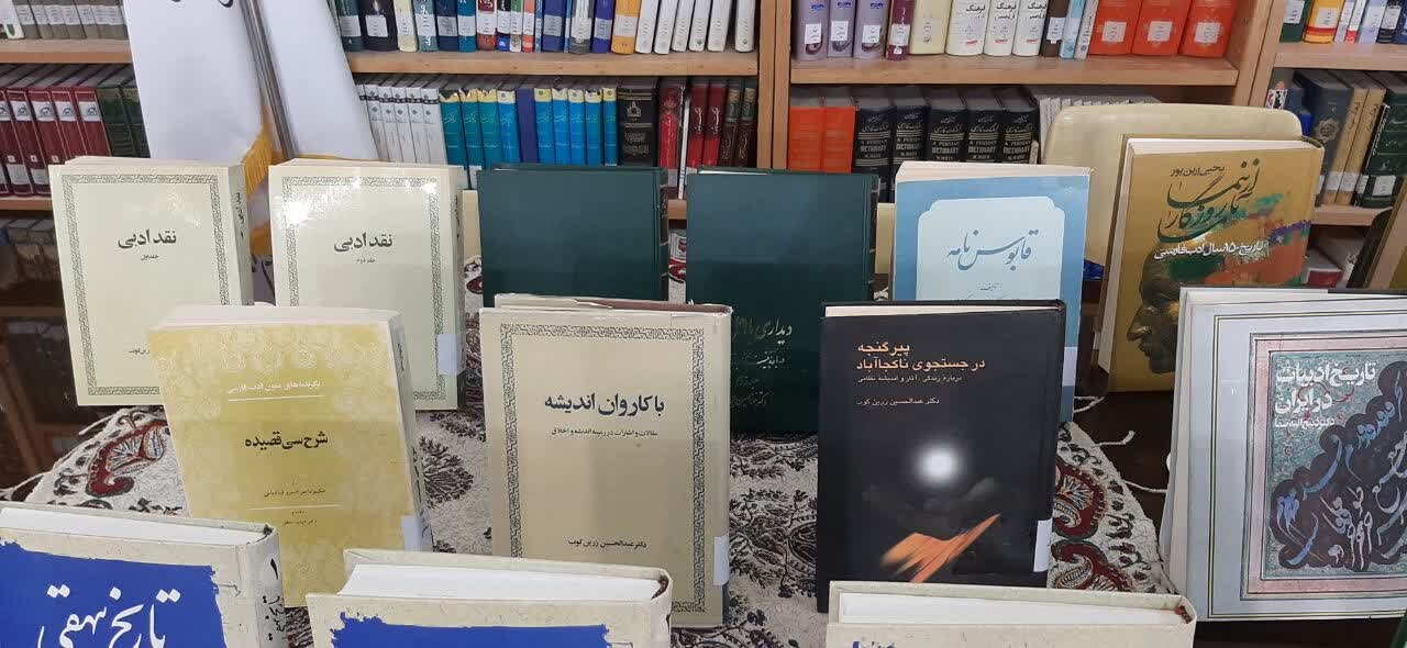 اهداء ۴۹ جلد کتاب به کتابخانه عمومی دانشوران شهرستان داران