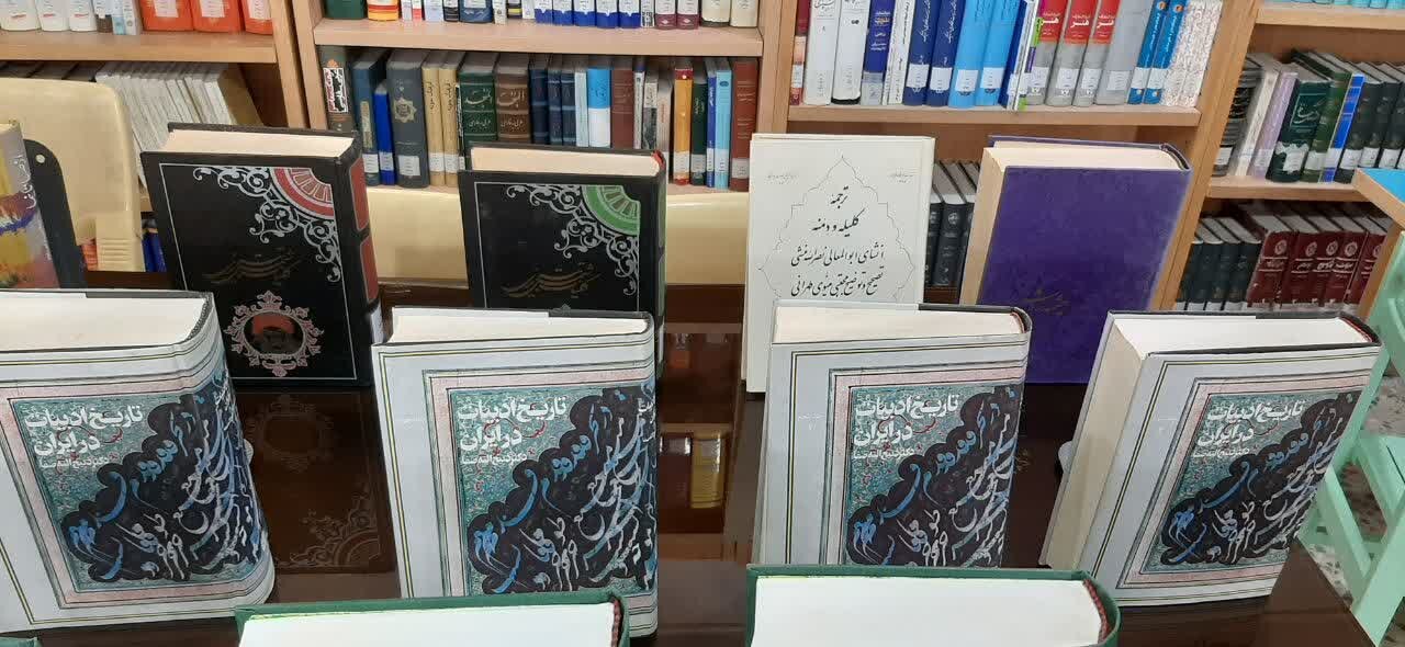اهداء ۴۹ جلد کتاب به کتابخانه عمومی دانشوران شهرستان داران