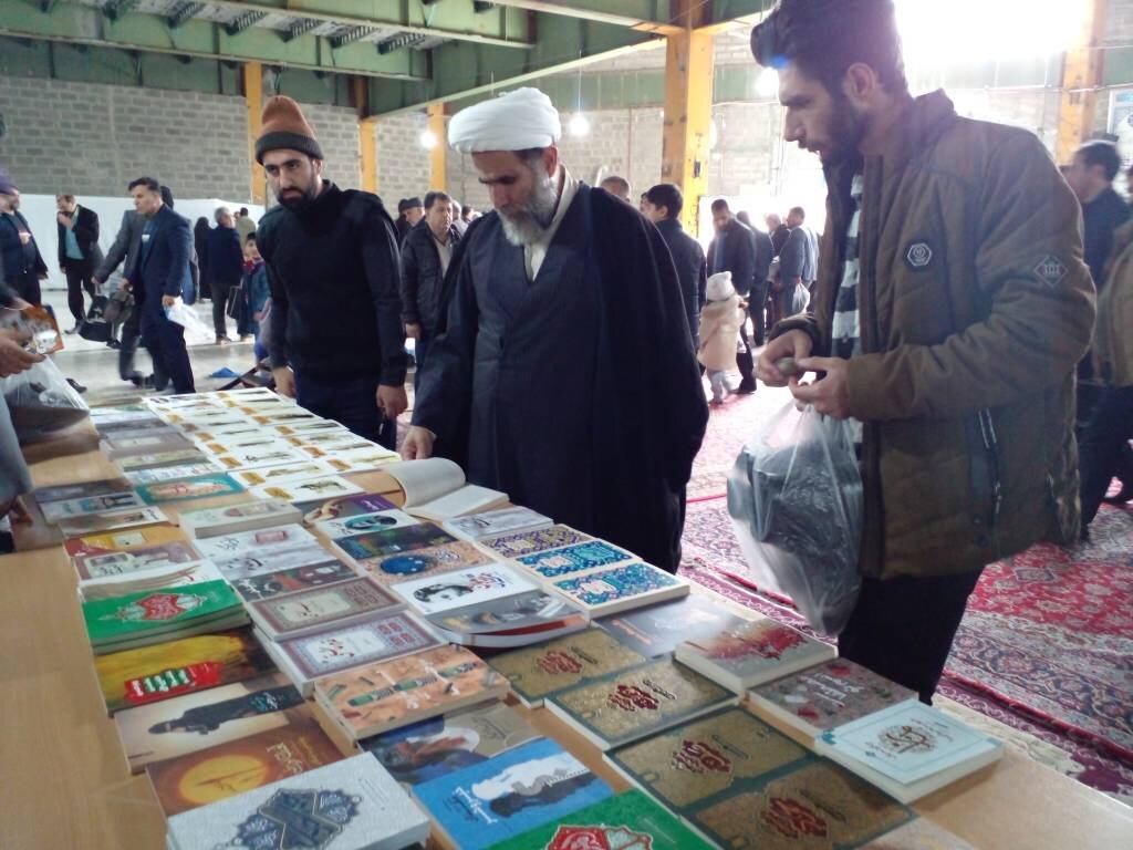 از نونوار شدن کتابخانه تا عطر کتابخوانی در کلاس درس؛ دهه فجر با حال و هوای کتاب