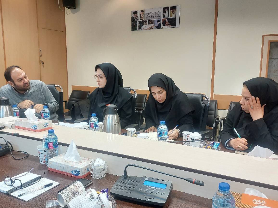 نشست هم‌افزایی و ارزیابی با حضور مدیرکل کتابخانه‌های عمومی استان تهران برگزار شد