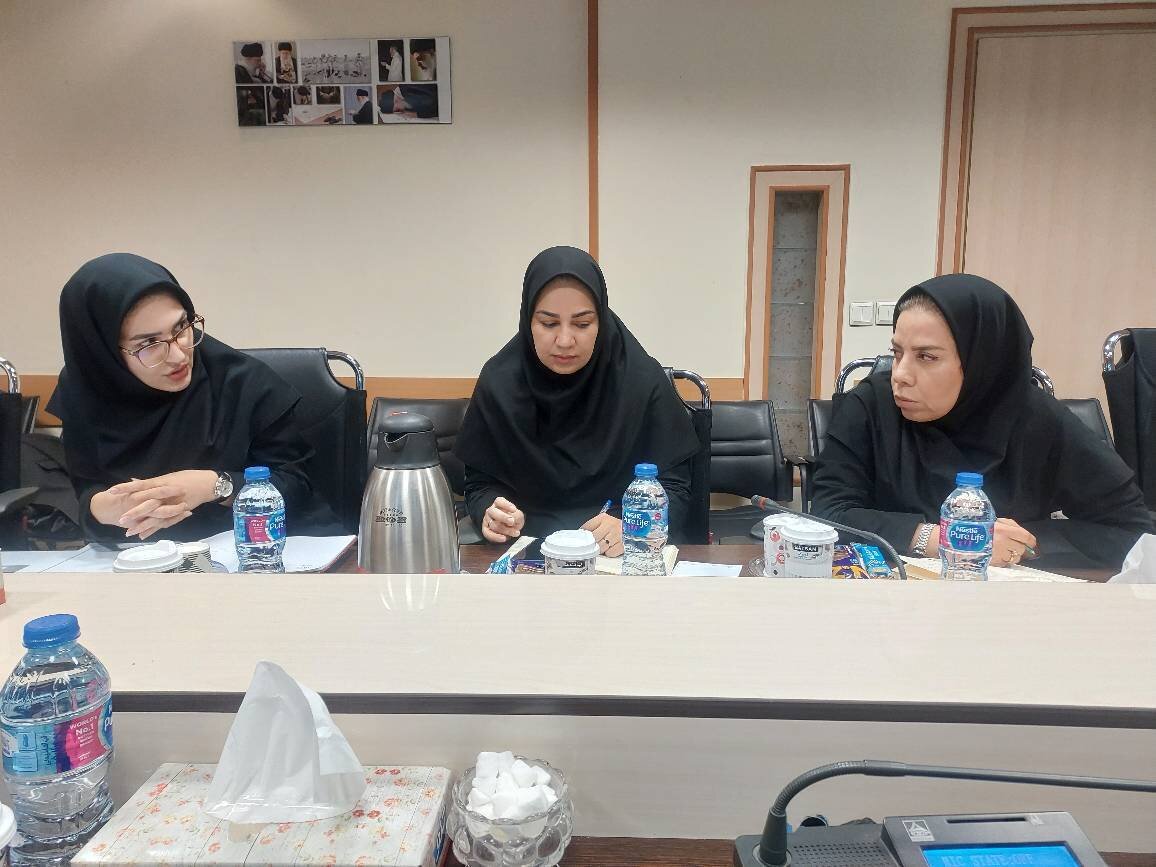 نشست هم‌افزایی و ارزیابی با حضور مدیرکل کتابخانه‌های عمومی استان تهران برگزار شد