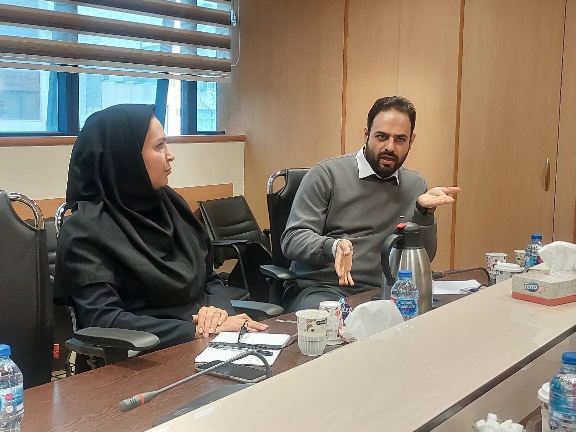 نشست هم‌افزایی و ارزیابی با حضور مدیرکل کتابخانه‌های عمومی استان تهران برگزار شد