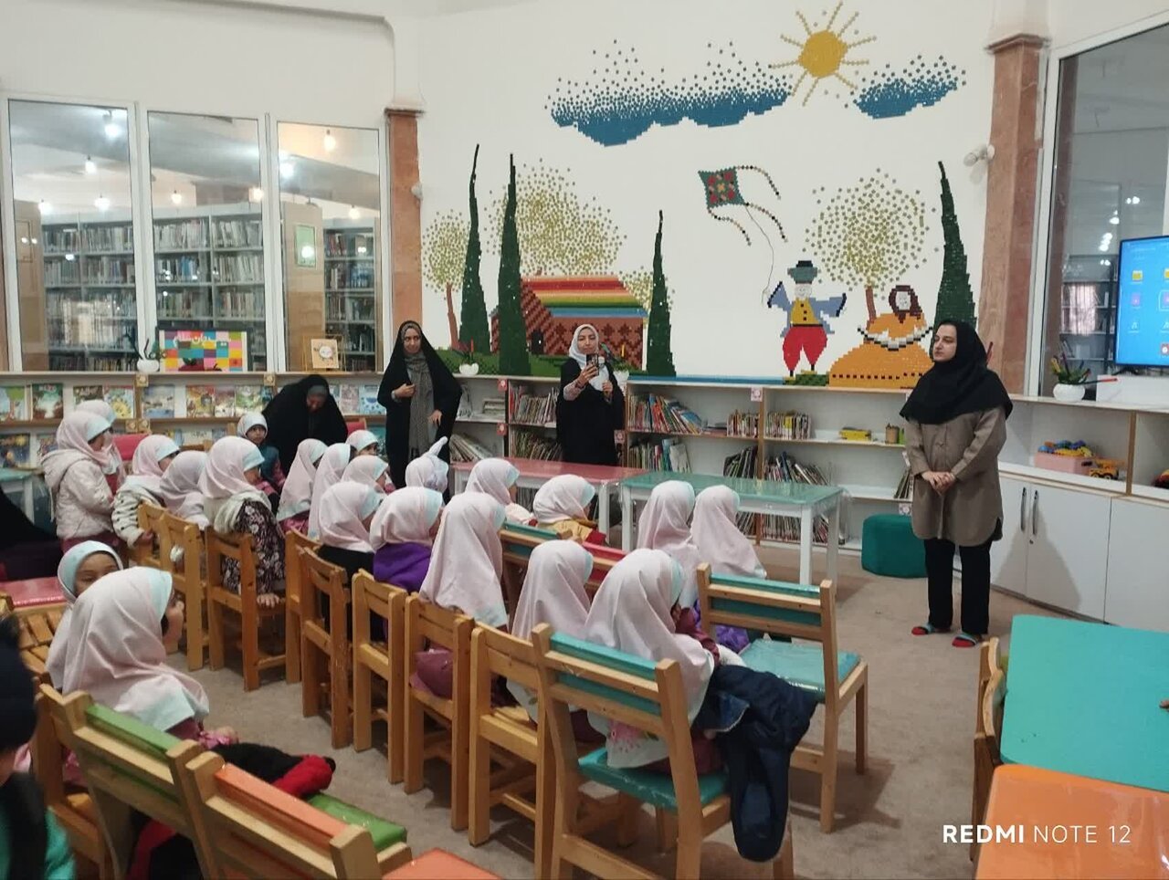 نشاط کودکانه در برنامههای دهه فجر کتابخانه امام علی(ع) استان یزد