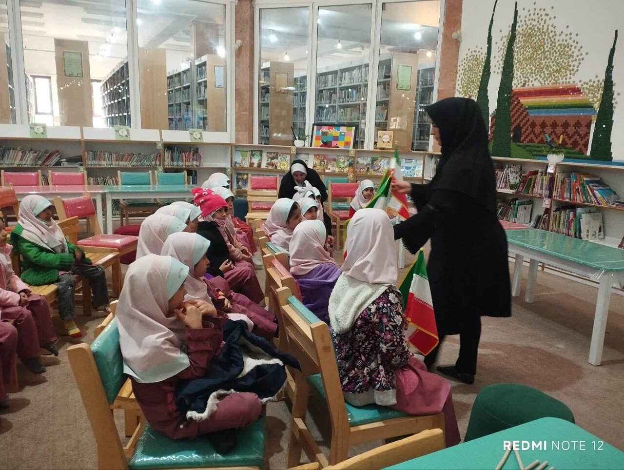 نشاط کودکانه در برنامه‌های دهه فجر کتابخانه امام علی(ع) استان یزد