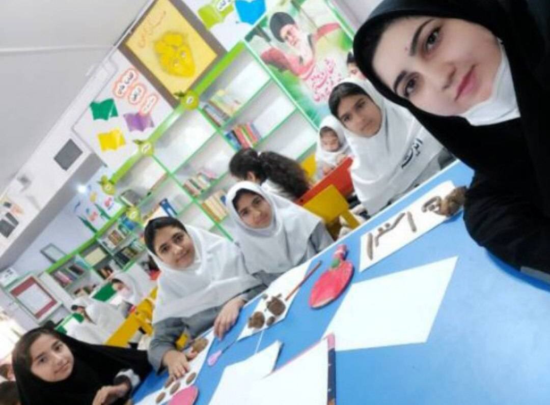 اجرای برنامههای متنوع فرهنگی و هنری در کتابخانه عمومی شهید دکتر رئیسی پلدختر