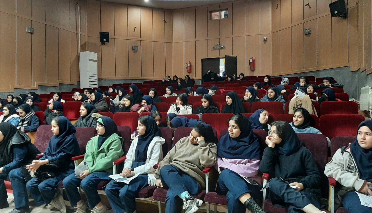 نشست تخصصی «راه مشترک» با همکاری حوزه مقاومت بسیج ۱۴ حضرت فاطمه زهرا (س) پاکدشت