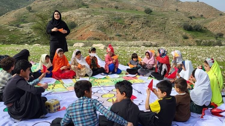 اجرای برنامههای فرهنگی و تفریحی در مدارس منطقه عشایری چالیاب