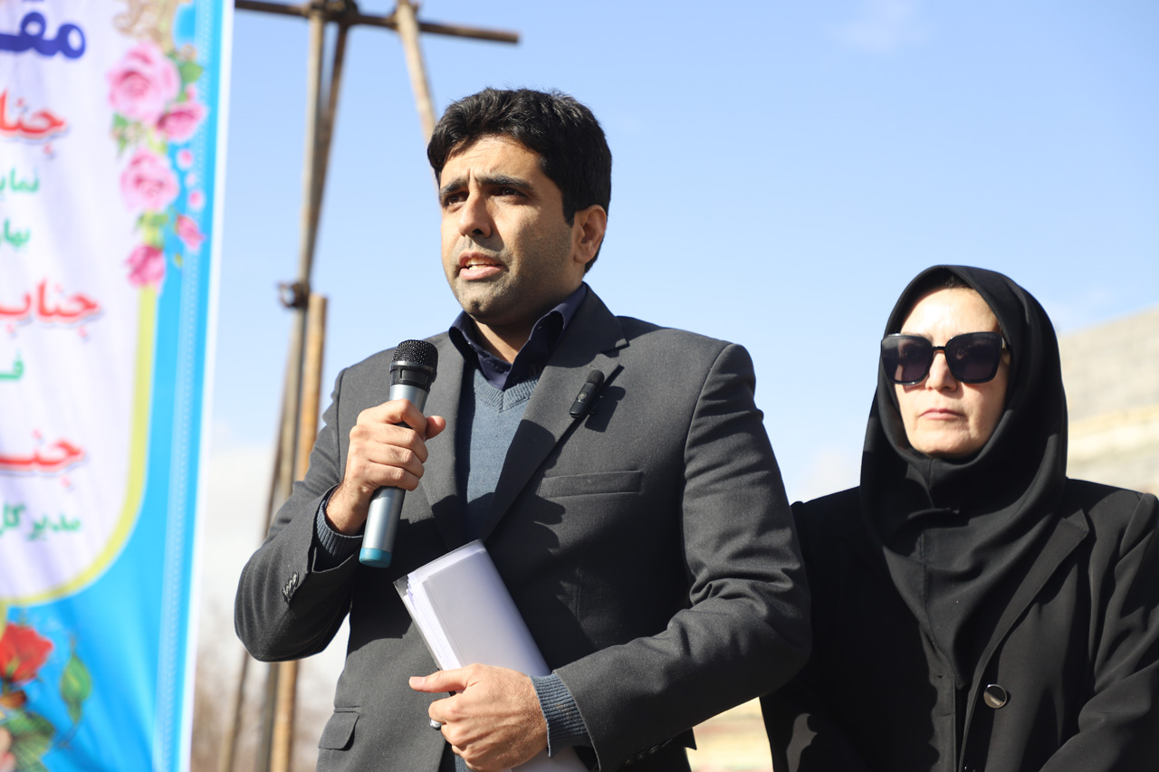 کلنگ احداث کتابخانه عمومی روستای حسین‌آباد عاشوری به زمین زده شد