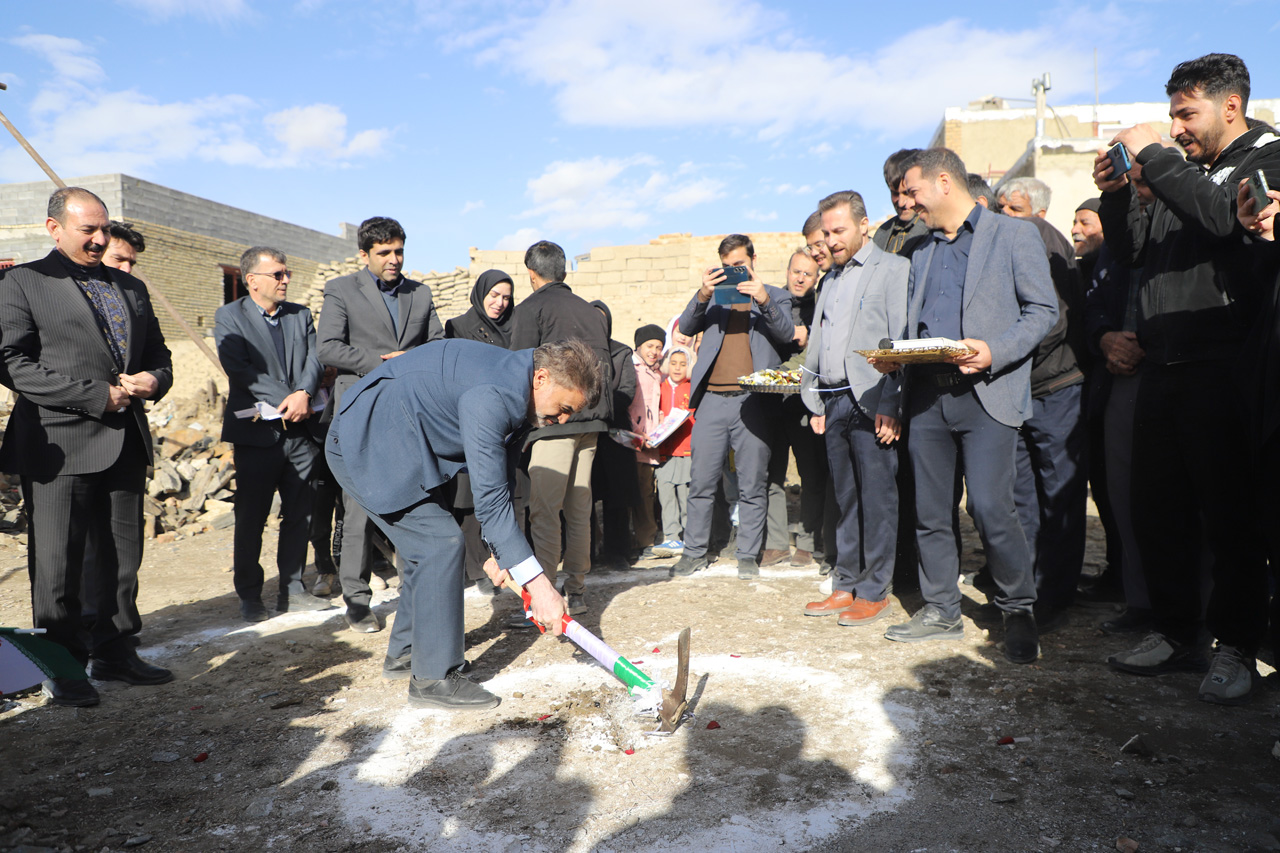کلنگ احداث کتابخانه عمومی روستای حسین‌آباد عاشوری به زمین زده شد