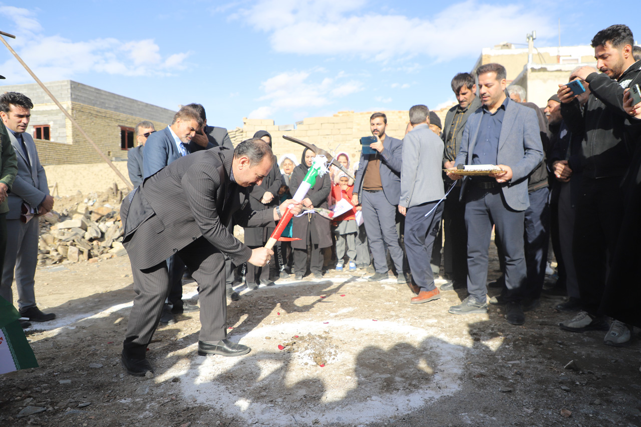 کلنگ احداث کتابخانه عمومی روستای حسین‌آباد عاشوری به زمین زده شد