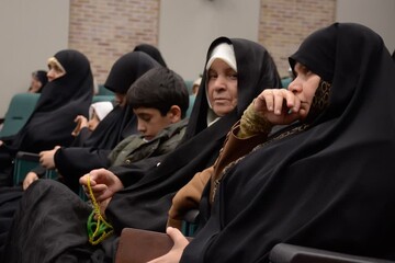 رونمایی از مجموعه ۶ جلدی کتاب "طلاش کن" در کتابخانه مرکزی یزد