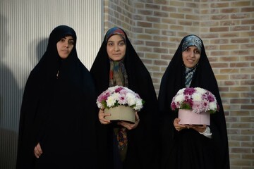 رونمایی از مجموعه ۶ جلدی کتاب "طلاش کن" در کتابخانه مرکزی یزد