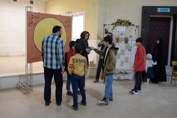 رونمایی از مجموعه ۶ جلدی کتاب "طلاش کن" در کتابخانه مرکزی یزد