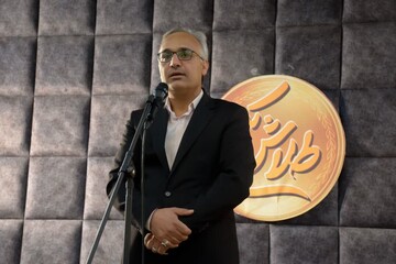 رونمایی از مجموعه ۶ جلدی کتاب "طلاش کن" در کتابخانه مرکزی یزد