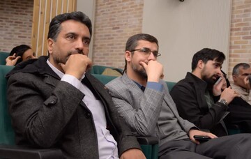 رونمایی از مجموعه ۶ جلدی کتاب "طلاش کن" در کتابخانه مرکزی یزد