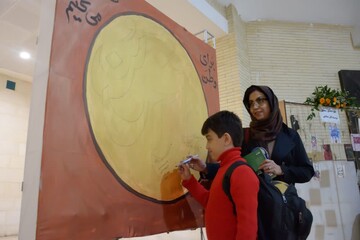 رونمایی از مجموعه ۶ جلدی کتاب "طلاش کن" در کتابخانه مرکزی یزد